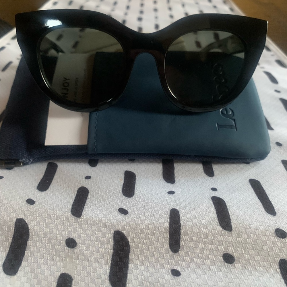 Practically NEW Le Specs